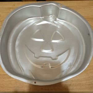 1995 Wilton Pumpkin Cake Pan